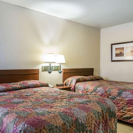 Rodeway Inn Magic Mountain Area Castaic Exterior photo