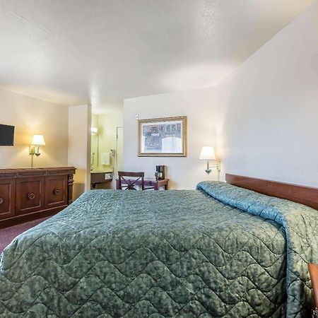 Rodeway Inn Magic Mountain Area Castaic Exterior photo