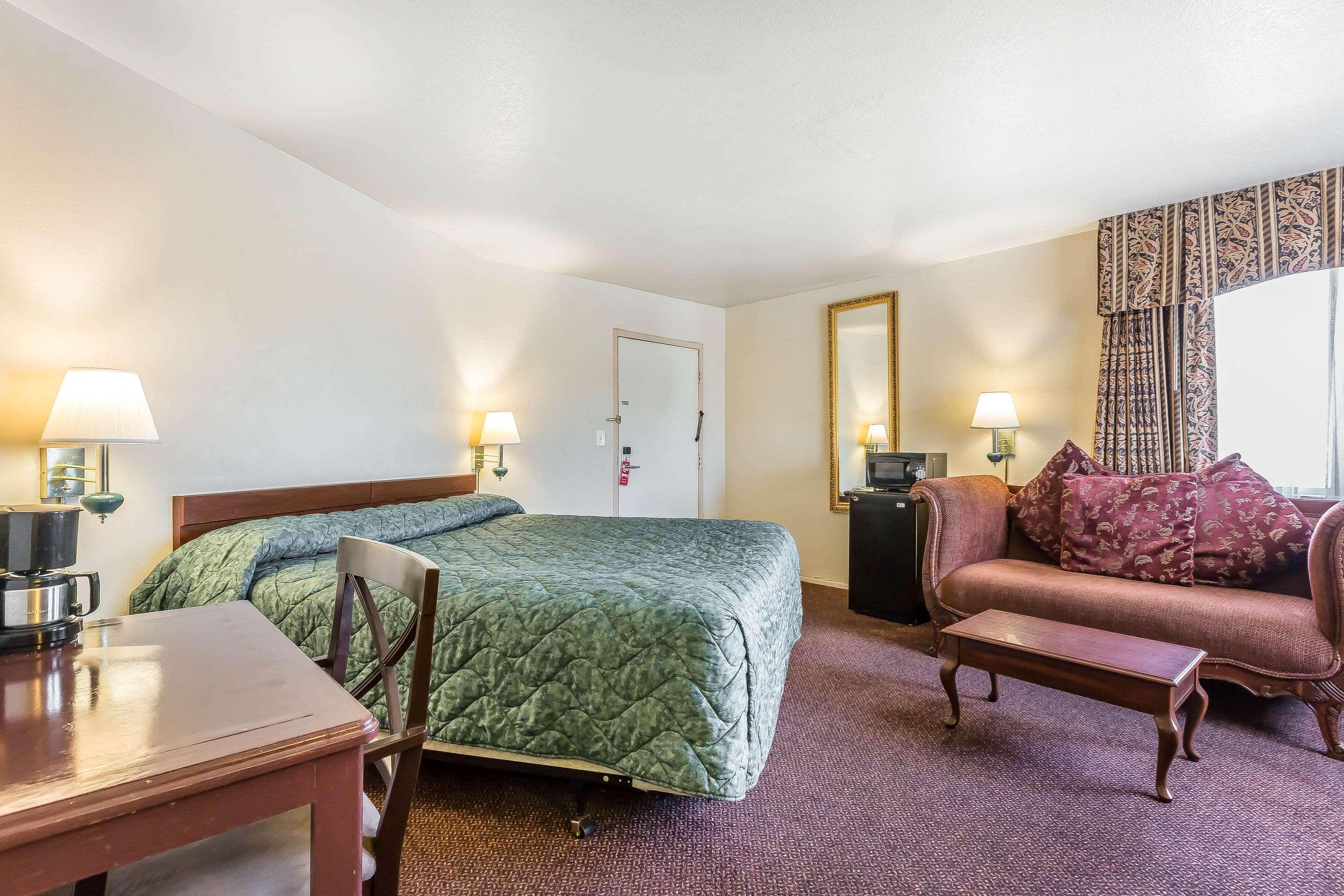 Rodeway Inn Magic Mountain Area Castaic Exterior photo