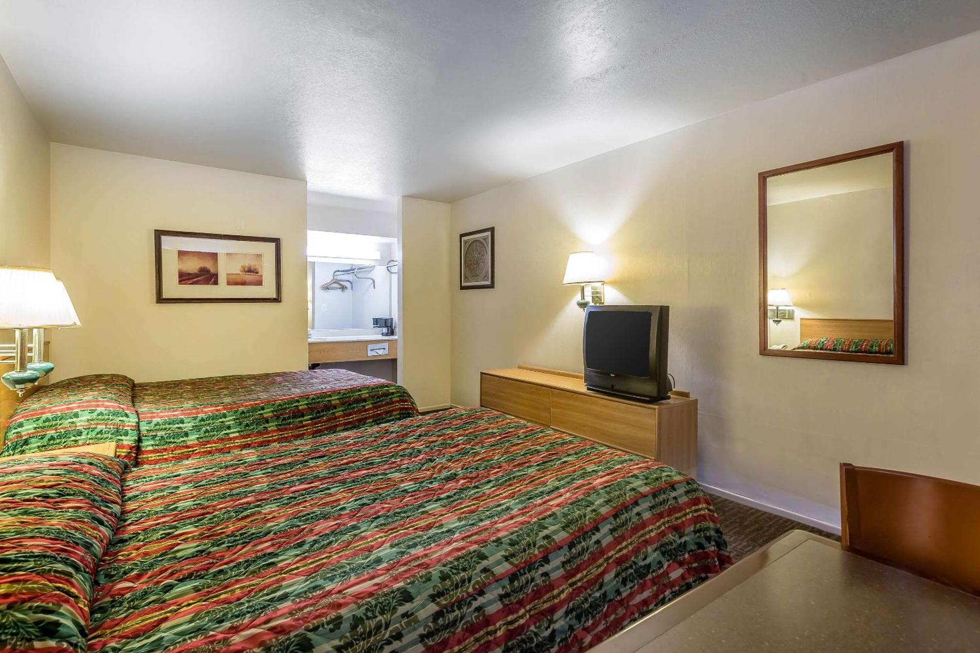 Rodeway Inn Magic Mountain Area Castaic Exterior photo